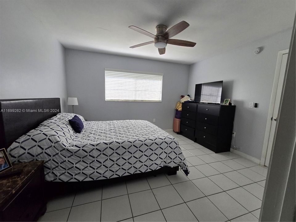 For Sale: $280,000 (2 beds, 1 baths, 955 Square Feet)