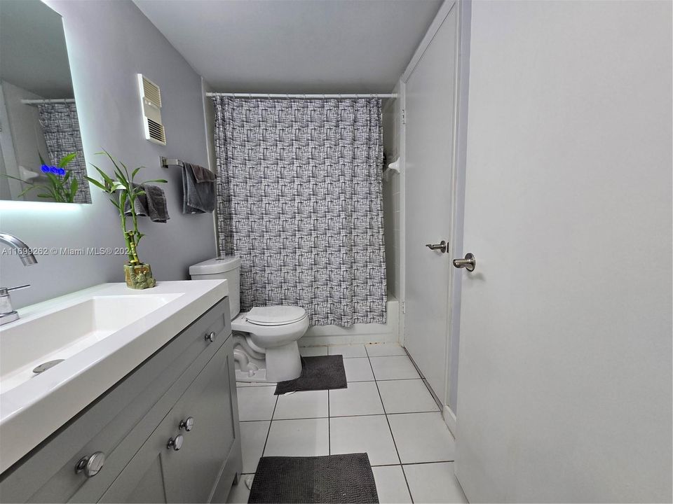 For Sale: $280,000 (2 beds, 1 baths, 955 Square Feet)