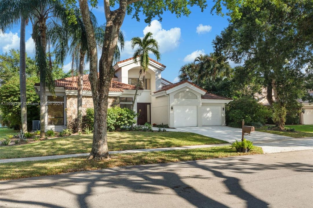 For Sale: $1,999,000 (5 beds, 3 baths, 3188 Square Feet)