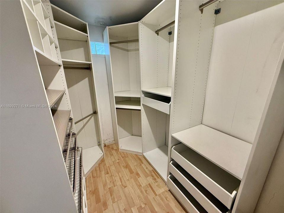 На продажу: $489,999 (2 спален, 2 ванн, 1434 Квадратных фут)