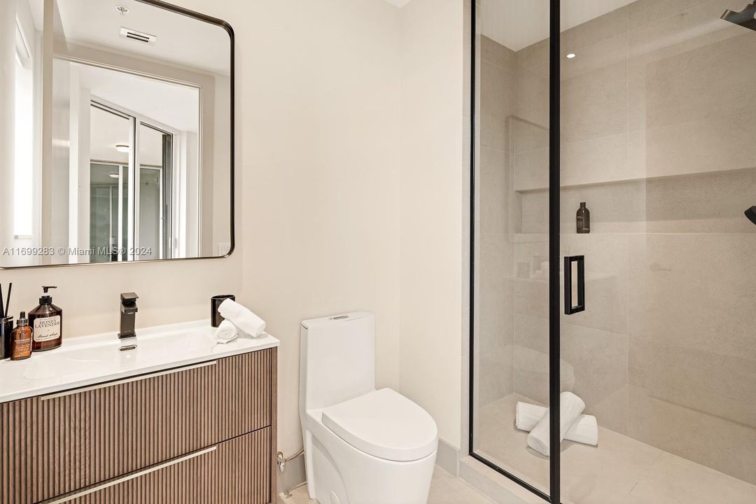 13621 Deering Bay Drive #503 third bathroom