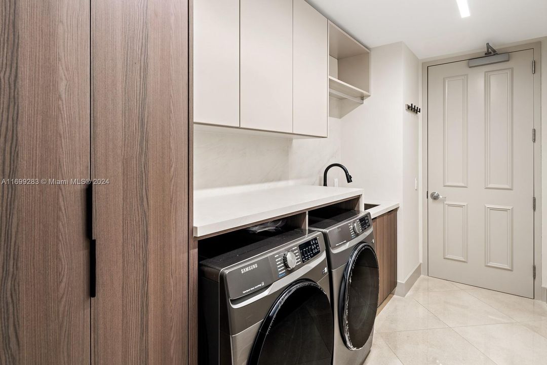 13621 Deering Bay Drive #503 laundry room