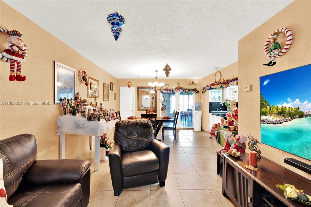 For Sale: $775,000 (4 beds, 3 baths, 2164 Square Feet)