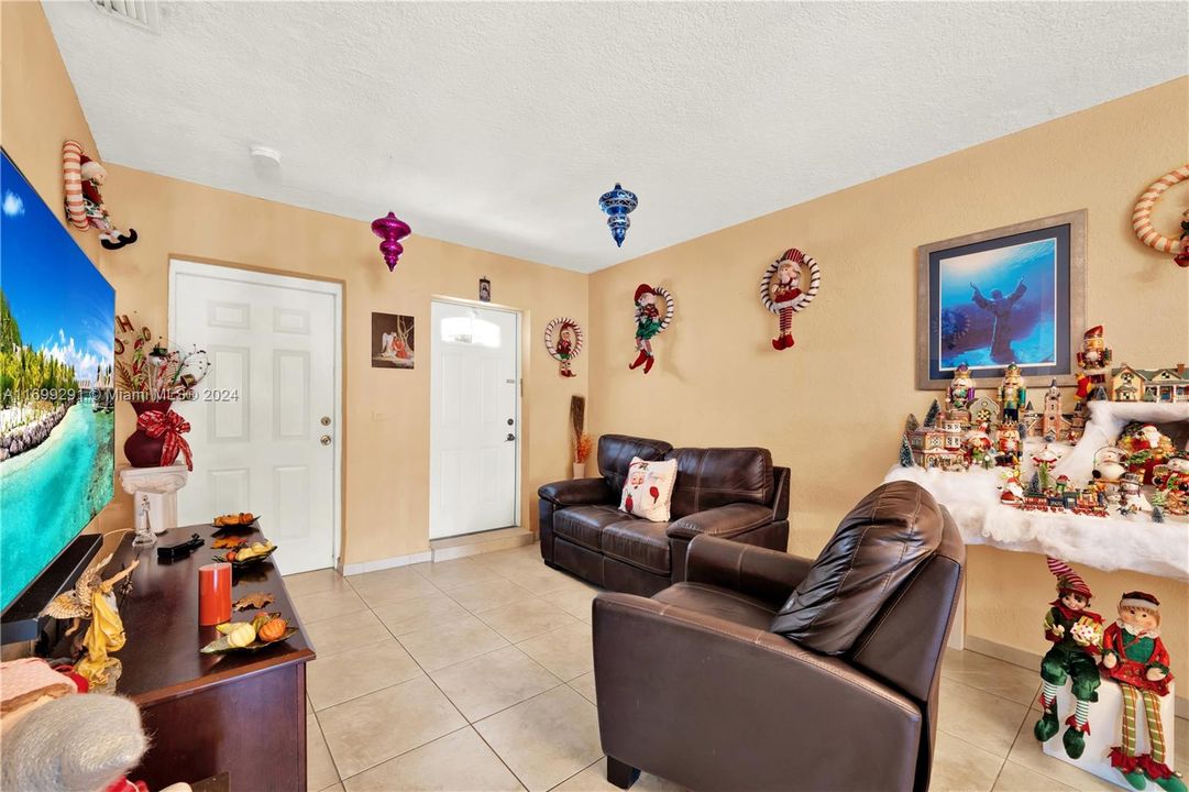 For Sale: $775,000 (4 beds, 3 baths, 2164 Square Feet)