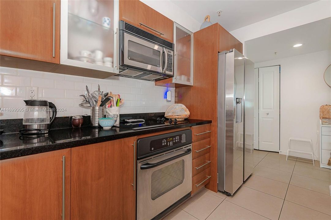 For Sale: $545,000 (2 beds, 2 baths, 1093 Square Feet)