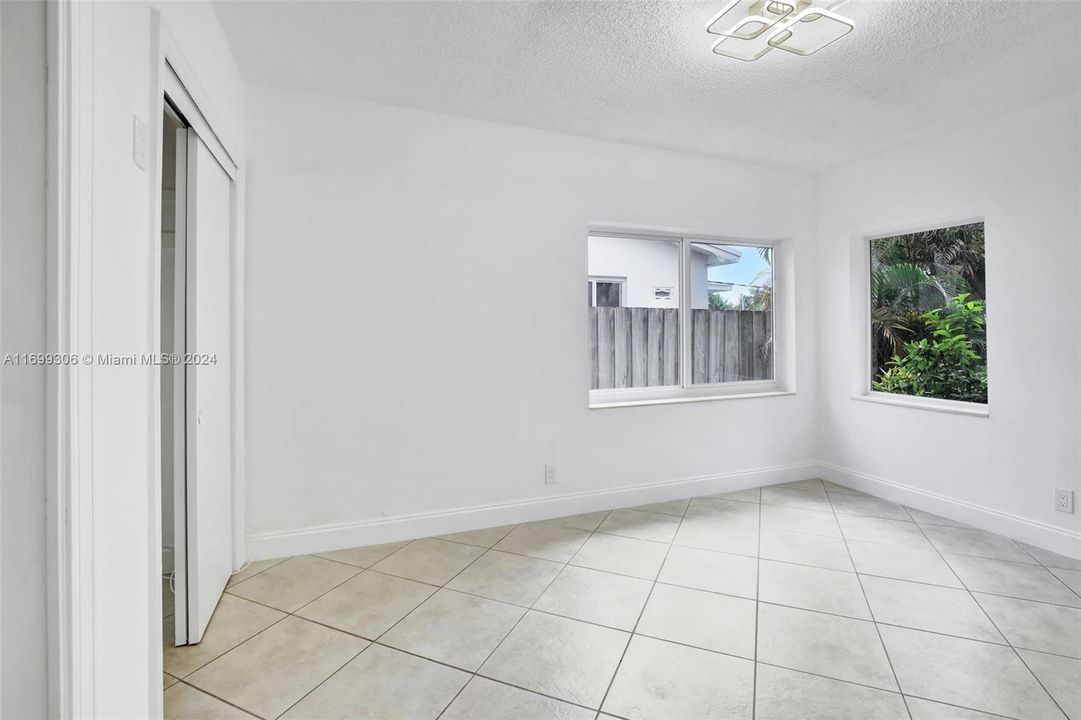 For Sale: $519,000 (2 beds, 1 baths, 1020 Square Feet)