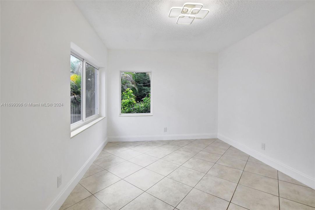 For Sale: $519,000 (2 beds, 1 baths, 1020 Square Feet)