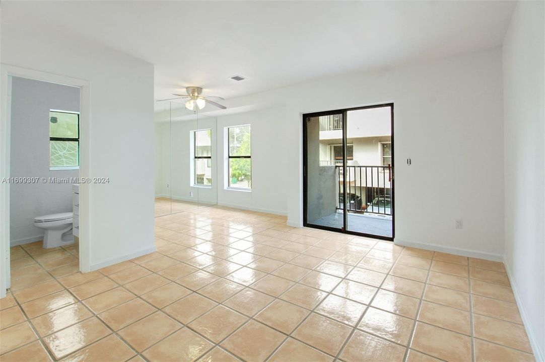 For Rent: $3,500 (2 beds, 1 baths, 988 Square Feet)