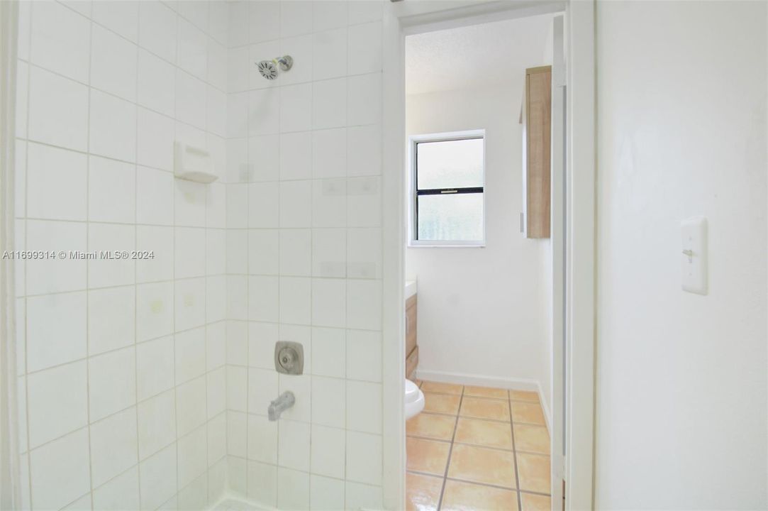 For Sale: $740,000 (2 beds, 1 baths, 988 Square Feet)