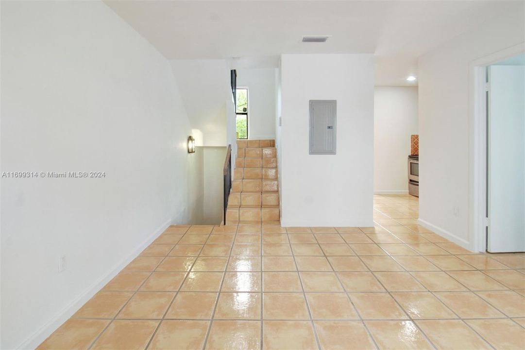 For Sale: $740,000 (2 beds, 1 baths, 988 Square Feet)