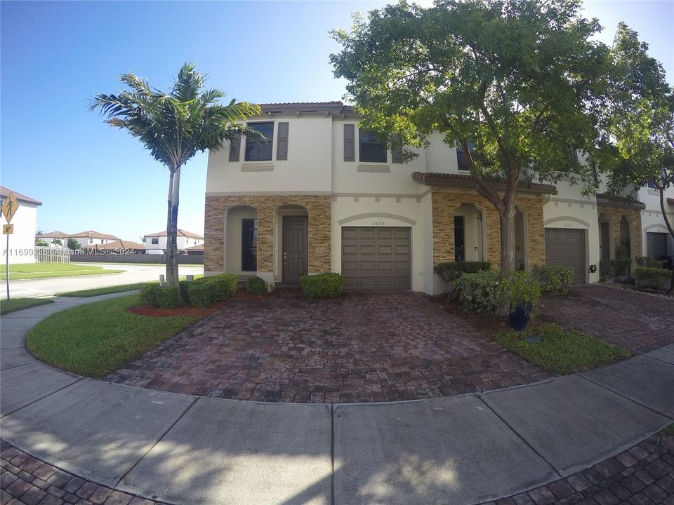 For Sale: $455,700 (3 beds, 2 baths, 1587 Square Feet)