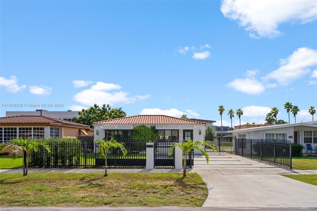 For Sale: $895,000 (4 beds, 2 baths, 1730 Square Feet)