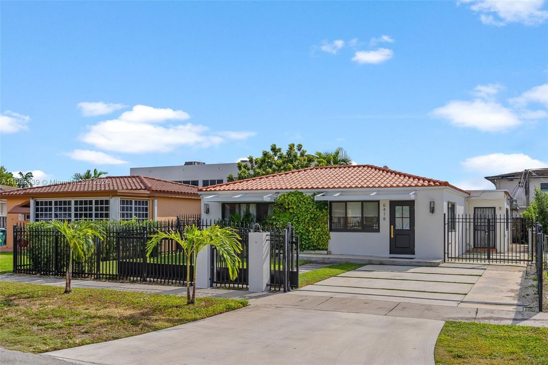 For Sale: $895,000 (4 beds, 2 baths, 1730 Square Feet)