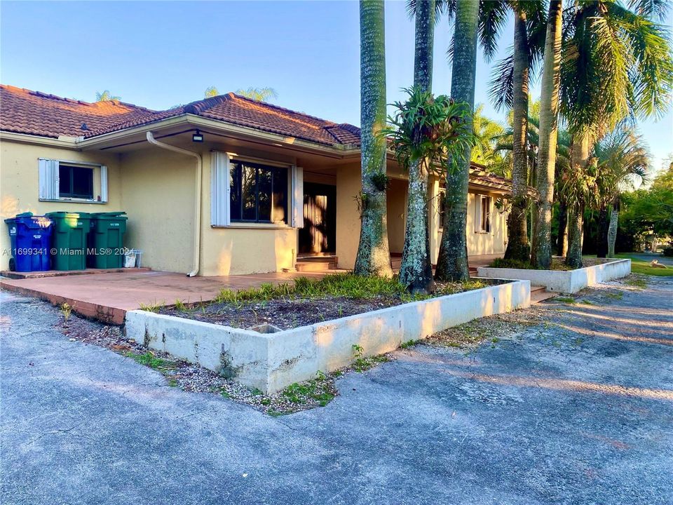 For Sale: $1,450,000 (3 beds, 2 baths, 2867 Square Feet)