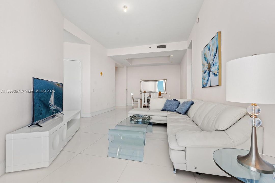 For Sale: $1,599,000 (2 beds, 2 baths, 1435 Square Feet)