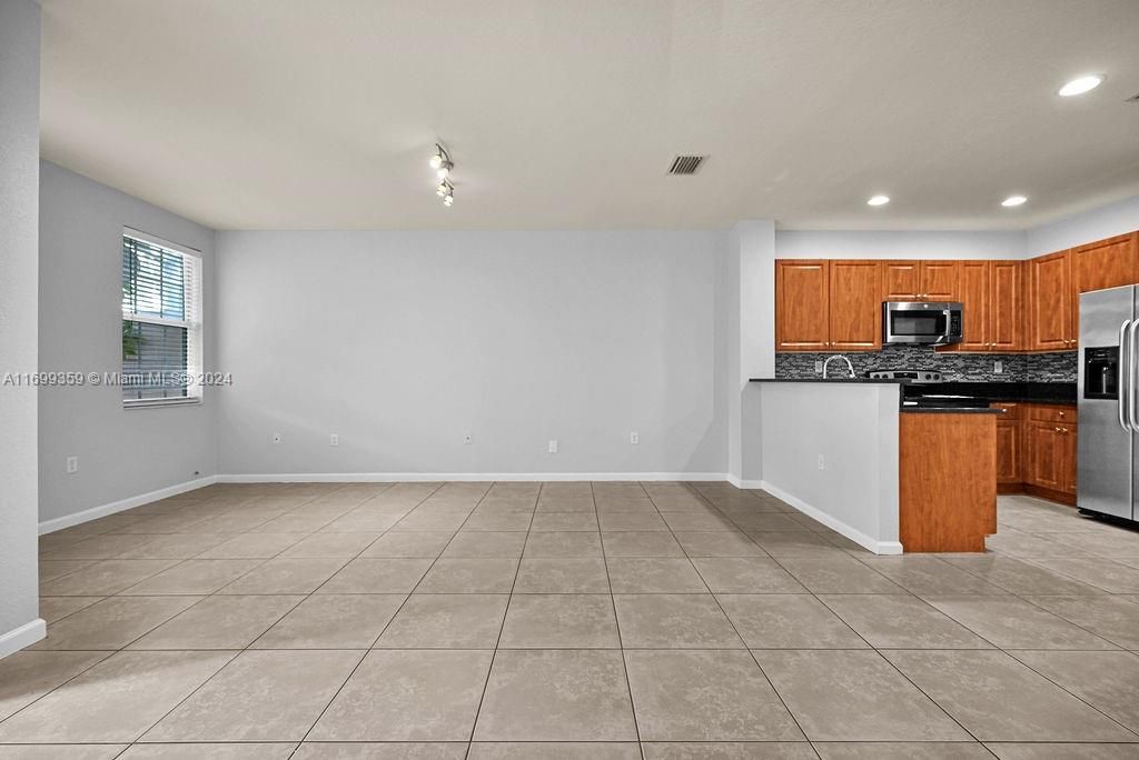 Active With Contract: $3,200 (3 beds, 2 baths, 1980 Square Feet)