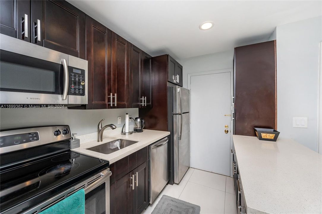 For Rent: $2,600 (2 beds, 1 baths, 679 Square Feet)