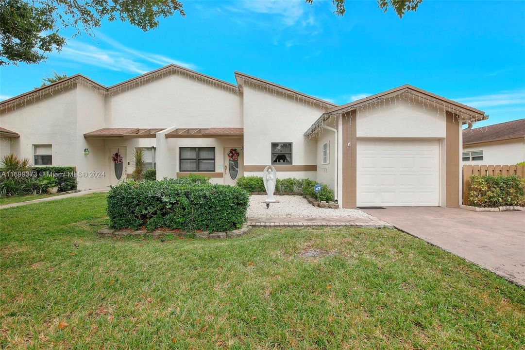 For Sale: $410,000 (3 beds, 2 baths, 1198 Square Feet)