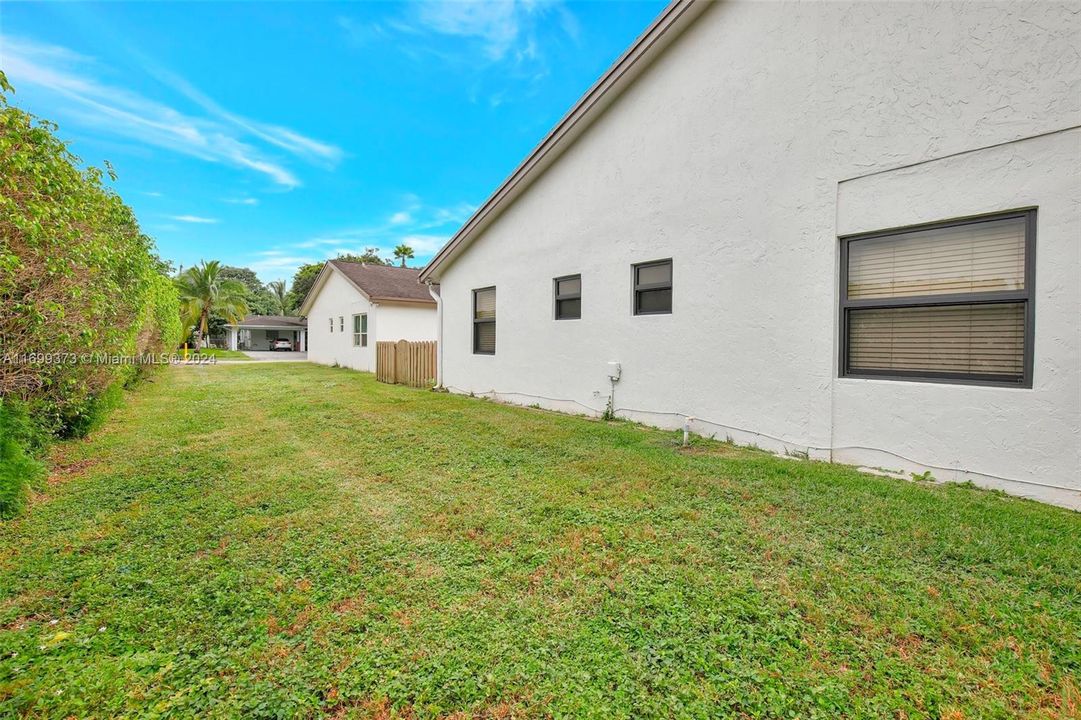 For Sale: $410,000 (3 beds, 2 baths, 1198 Square Feet)