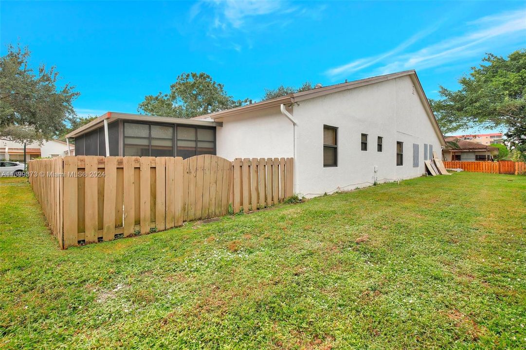 For Sale: $410,000 (3 beds, 2 baths, 1198 Square Feet)