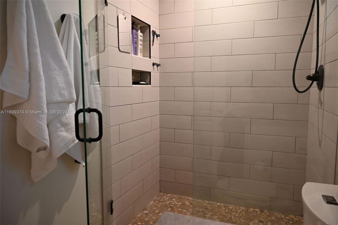 Shower area with natual colors