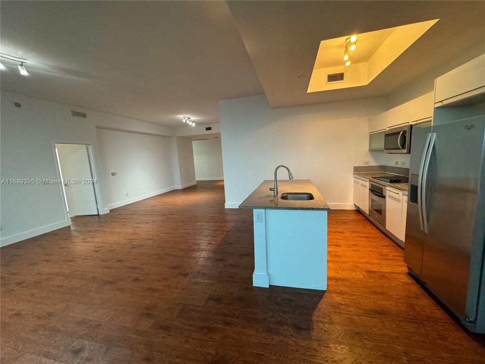 For Rent: $6,900 (2 beds, 2 baths, 1663 Square Feet)