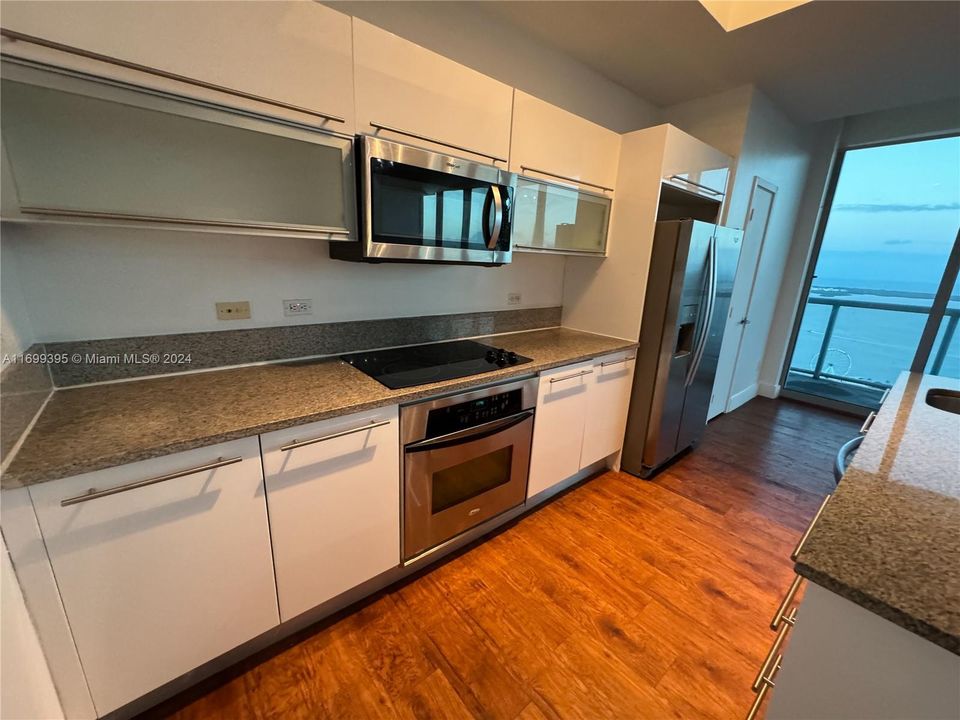 For Rent: $6,900 (2 beds, 2 baths, 1663 Square Feet)