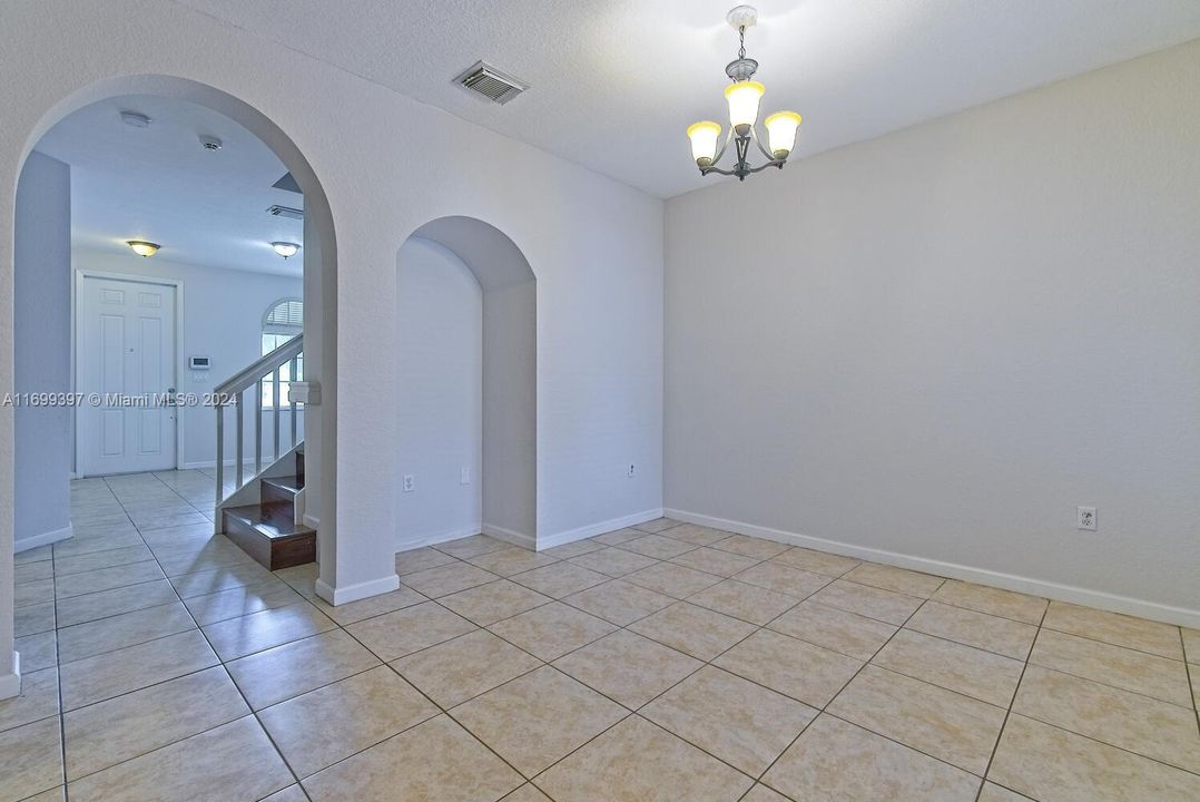 For Sale: $385,000 (3 beds, 2 baths, 1408 Square Feet)