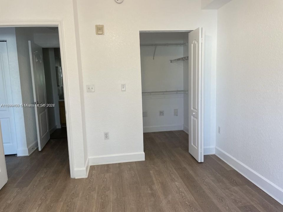 For Rent: $2,525 (2 beds, 1 baths, 842 Square Feet)