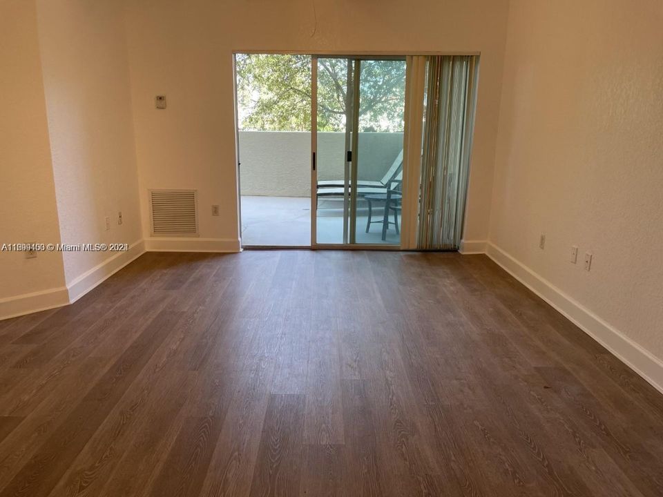 For Rent: $2,525 (2 beds, 1 baths, 842 Square Feet)