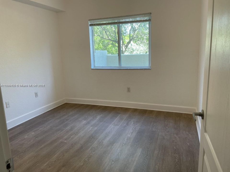 For Rent: $2,525 (2 beds, 1 baths, 842 Square Feet)