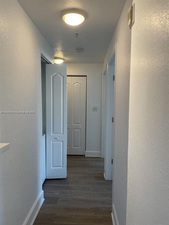 For Rent: $2,525 (2 beds, 1 baths, 842 Square Feet)