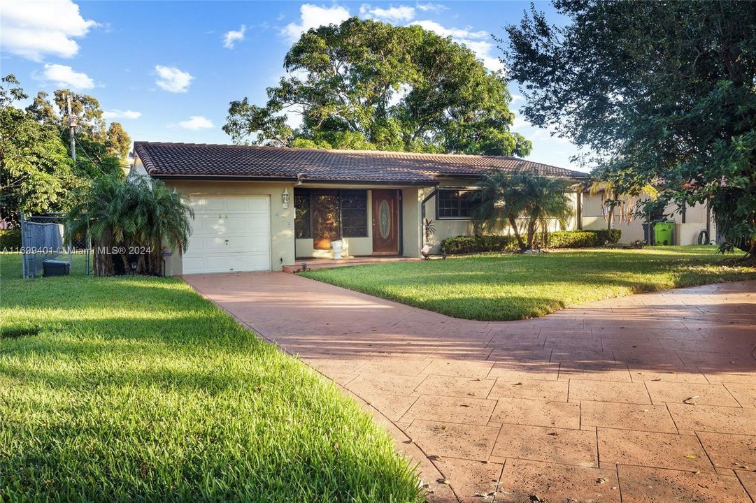 Active With Contract: $799,000 (3 beds, 2 baths, 1258 Square Feet)