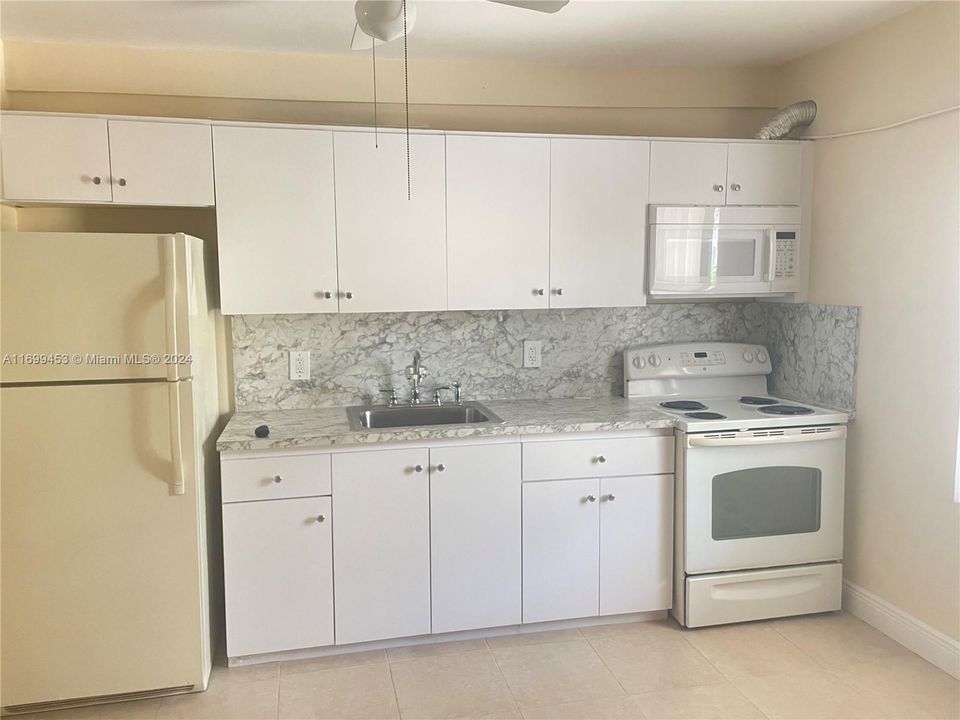 For Rent: $1,600 (2 beds, 1 baths, 4281 Square Feet)