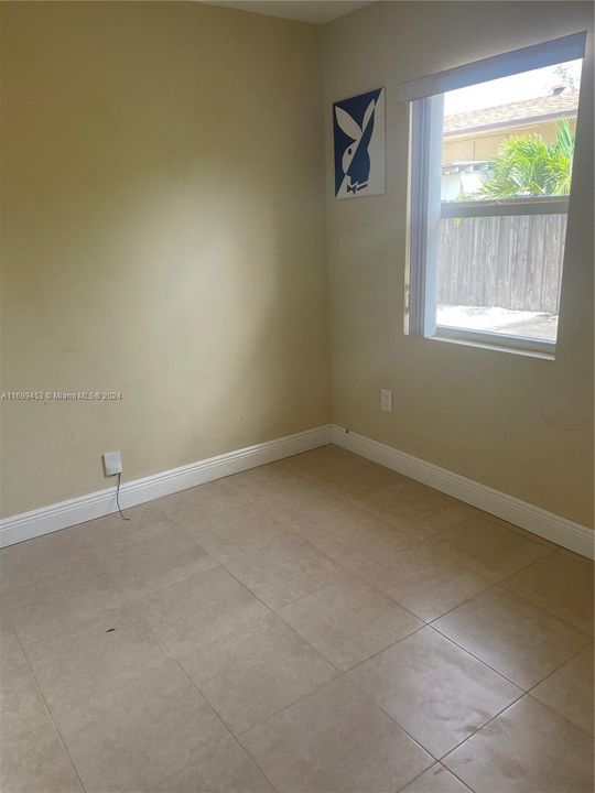 For Rent: $1,600 (2 beds, 1 baths, 4281 Square Feet)