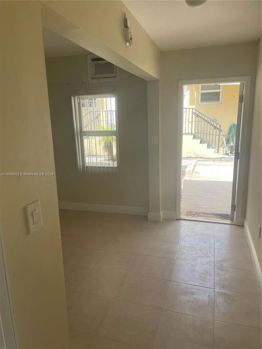 For Rent: $1,600 (2 beds, 1 baths, 4281 Square Feet)