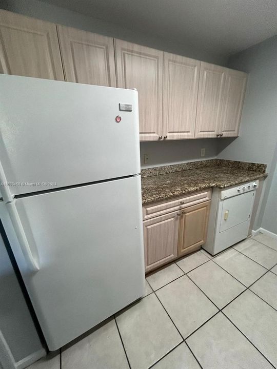 For Sale: $335,000 (2 beds, 2 baths, 1137 Square Feet)