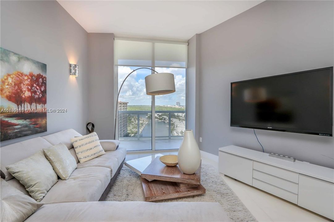 For Sale: $1,250,000 (2 beds, 2 baths, 1435 Square Feet)