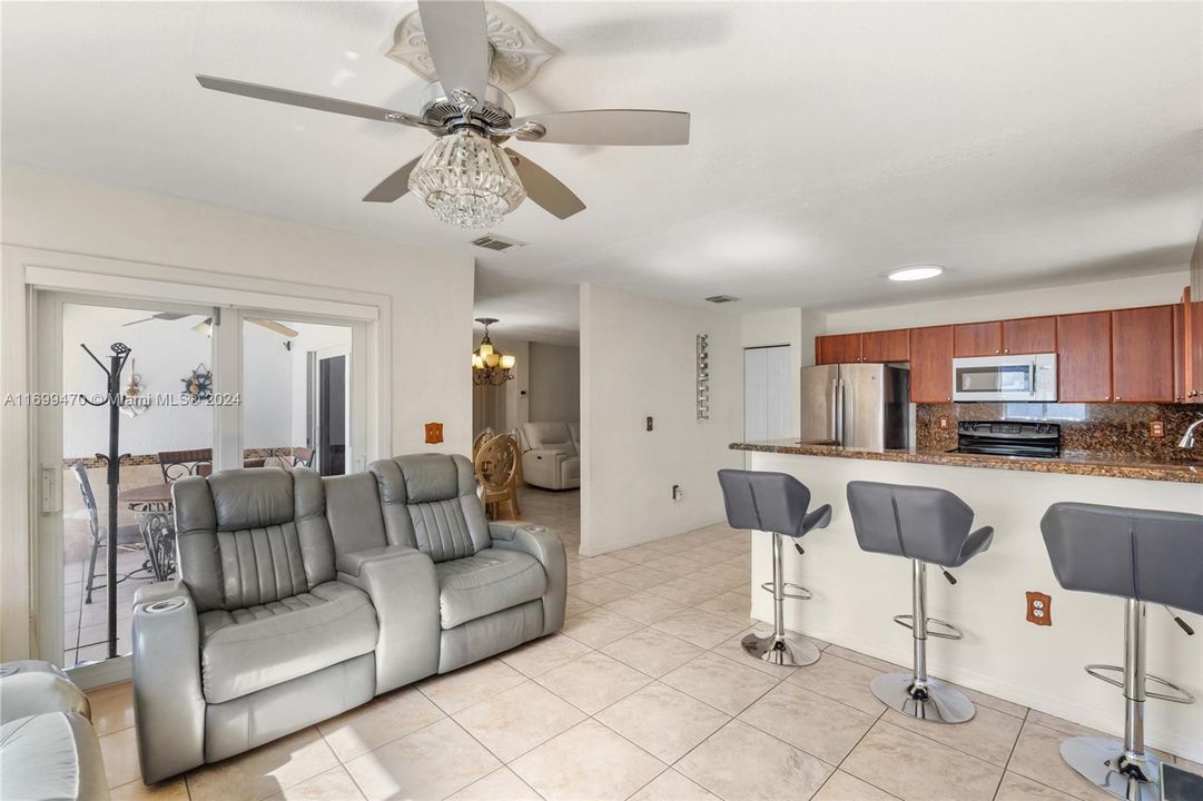 Active With Contract: $529,000 (3 beds, 3 baths, 1600 Square Feet)