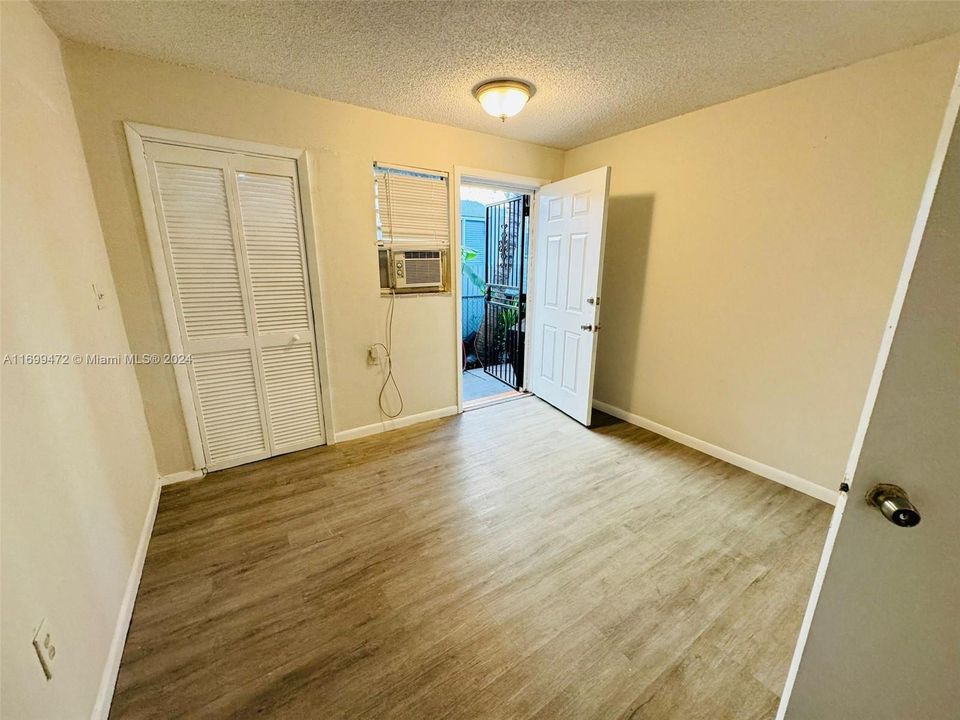 For Rent: $2,500 (2 beds, 2 baths, 870 Square Feet)