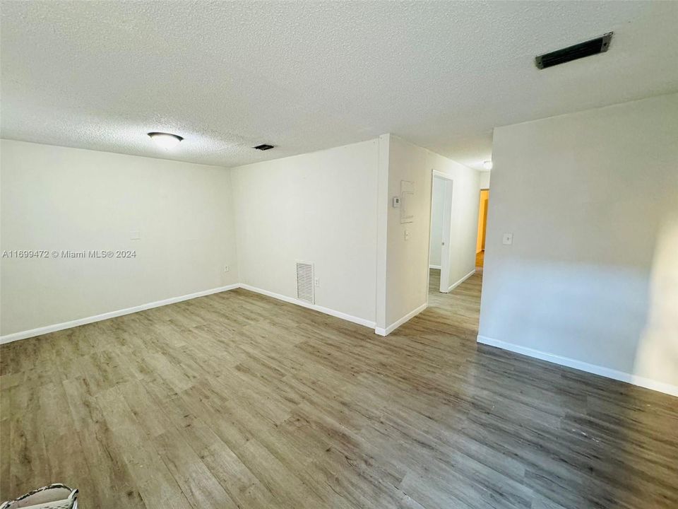 For Rent: $2,500 (2 beds, 2 baths, 870 Square Feet)