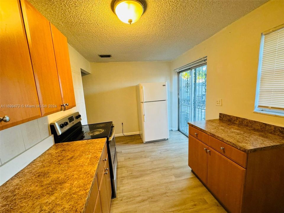 For Rent: $2,500 (2 beds, 2 baths, 870 Square Feet)