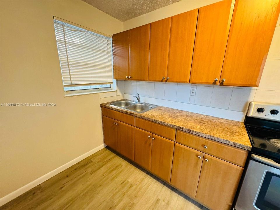 For Rent: $2,500 (2 beds, 2 baths, 870 Square Feet)