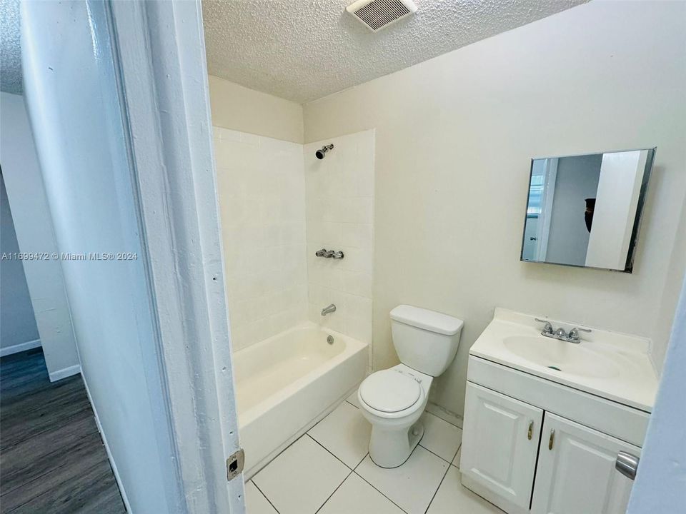 For Rent: $2,500 (2 beds, 2 baths, 870 Square Feet)