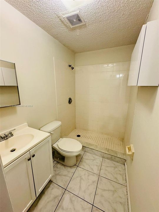 For Rent: $2,500 (2 beds, 2 baths, 870 Square Feet)