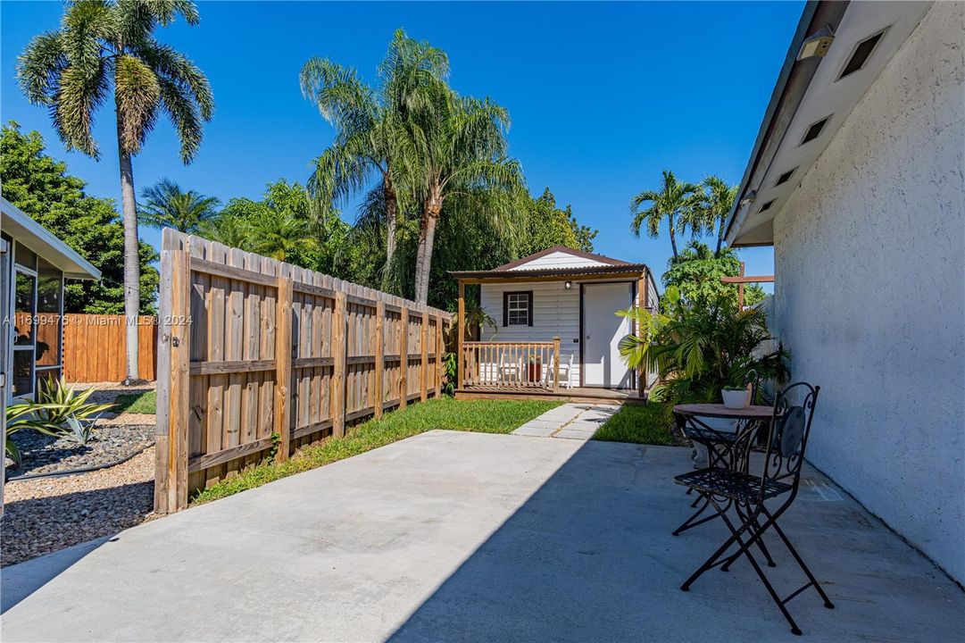 For Sale: $680,000 (3 beds, 2 baths, 1231 Square Feet)