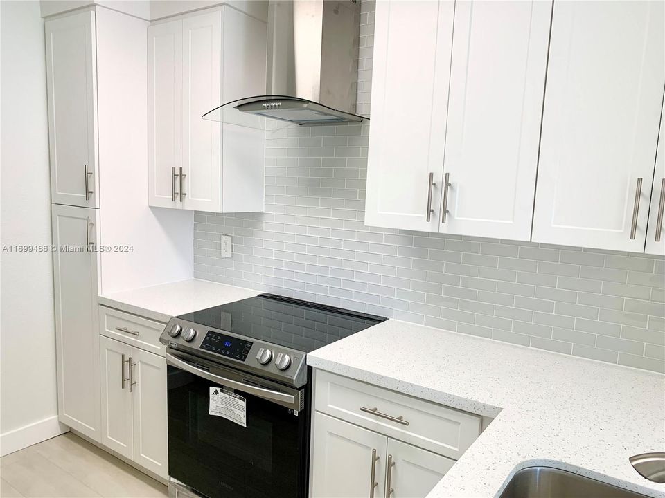 For Rent: $2,350 (2 beds, 2 baths, 754 Square Feet)