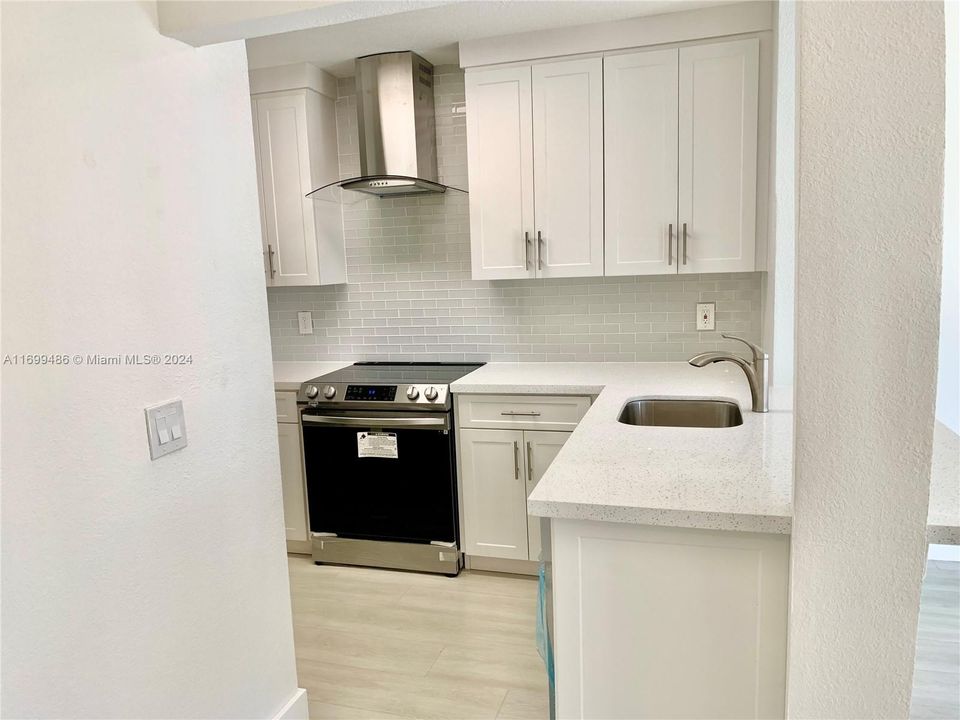 For Rent: $2,350 (2 beds, 2 baths, 754 Square Feet)