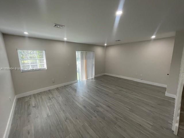 For Rent: $2,900 (3 beds, 2 baths, 1277 Square Feet)