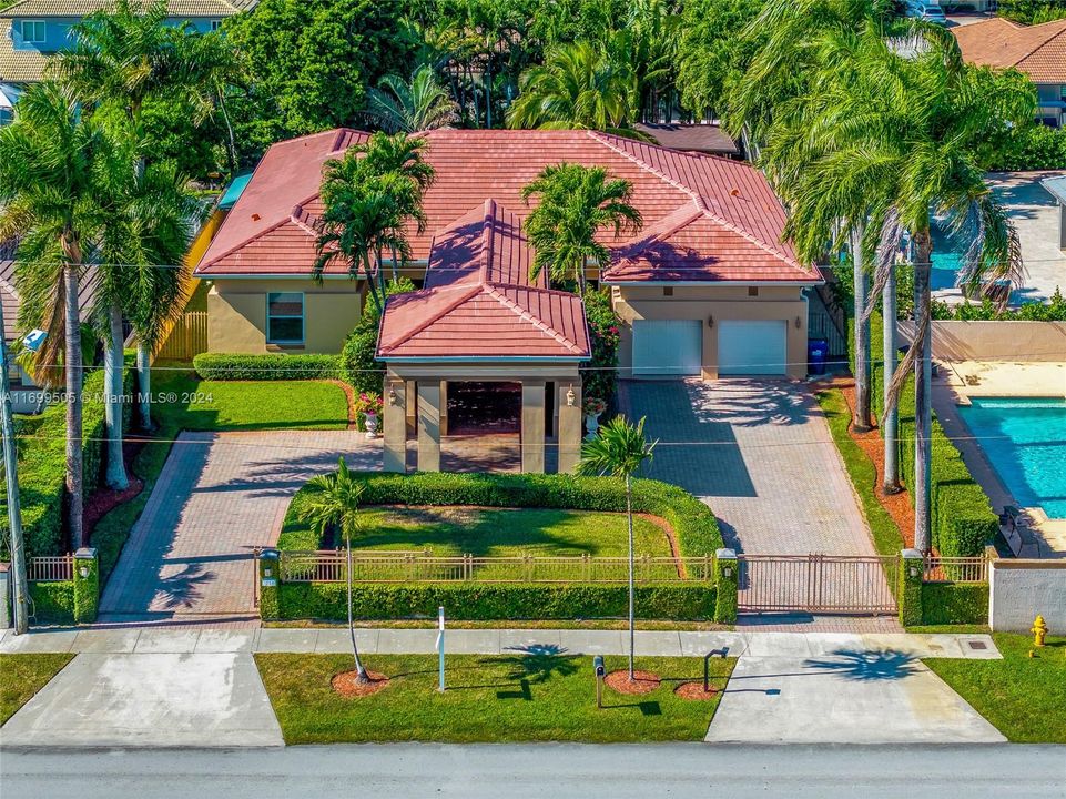 For Sale: $2,295,000 (4 beds, 3 baths, 3704 Square Feet)